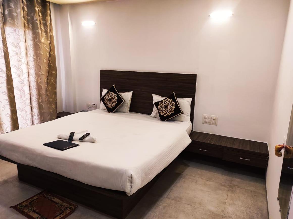 Hotel Manasi Inn Sātāra Exterior foto